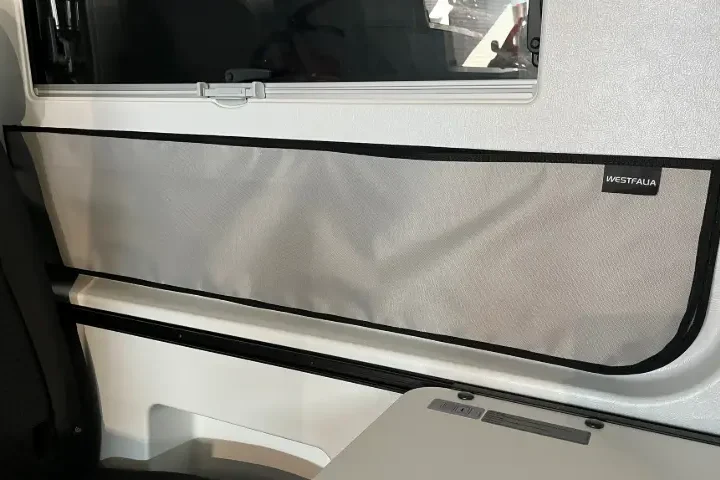 westfalia opbergtas onder raam